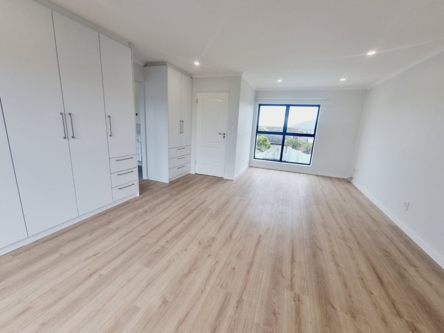 5 Bedroom Property for Sale in Sandown Western Cape